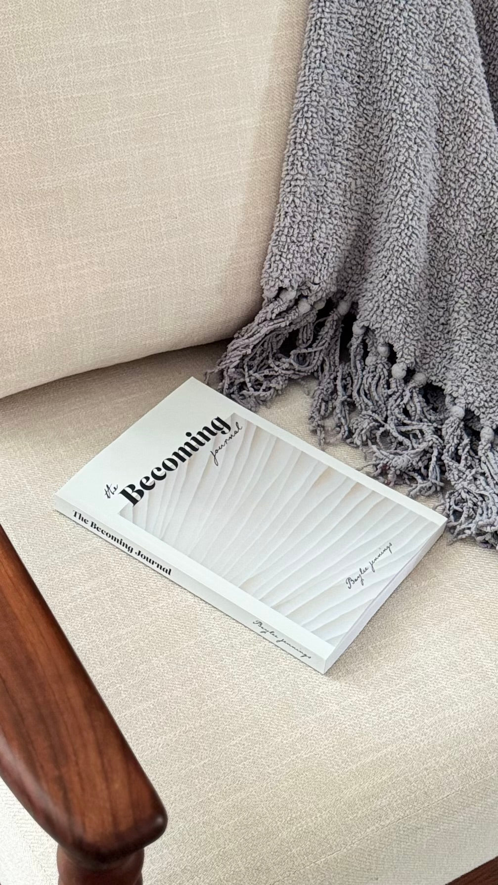 The Becoming Journal: The 11-Week Manifestation Journal and To-Do List for Creating the Life of Your Dreams